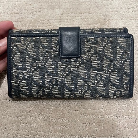 - Christian Dior Bifold Monogram Wallet with unbranded chain - Picture 2 of 16